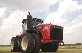 Трактор "Versatile" 425 и культиватор С500